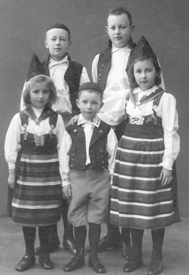 Sigrid, Gösta, Herman, Helge, and Emy (around 1911)